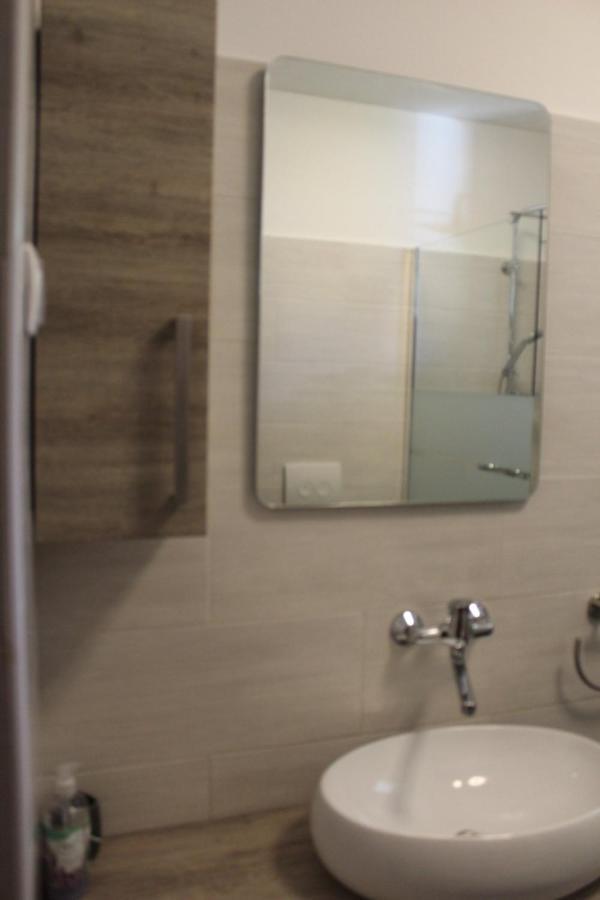 Apartman Hric -50M Od Plaze- Mali Lošinj Eksteriør bilde